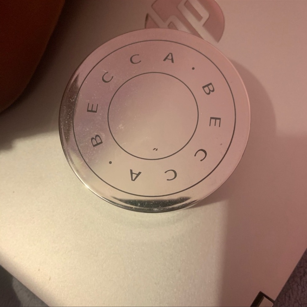 Becca aqua luminous setting powder